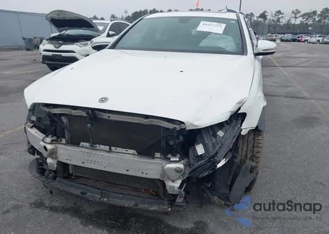 2018 Mercedes-Benz E 300 z USA, uszkodzony, nr VIN WDDZF4JB4JA309811